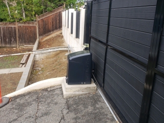 Modern Automatic Driveway Gate