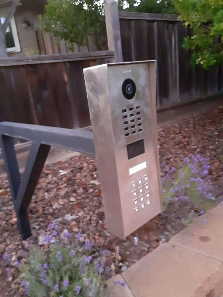 Read more about the article The Pros and Cons of Automatic Gate Access Control System DIY Repairs.