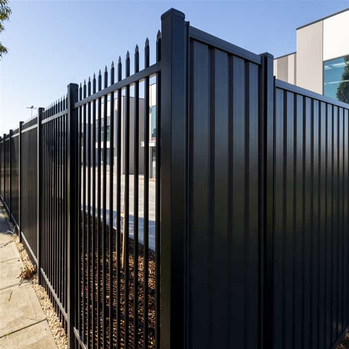 Read more about the article Steel Fencing for Pool Safety and Privacy