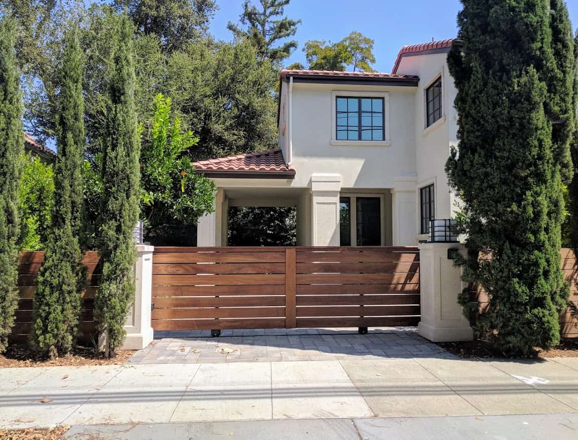 Read more about the article Tips for Choosing the Right Automatic Driveway Gate Contractor