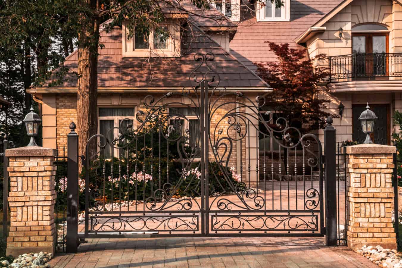 Read more about the article The Benefits of Using an Electric Gate Opener with a Time-Based Access System