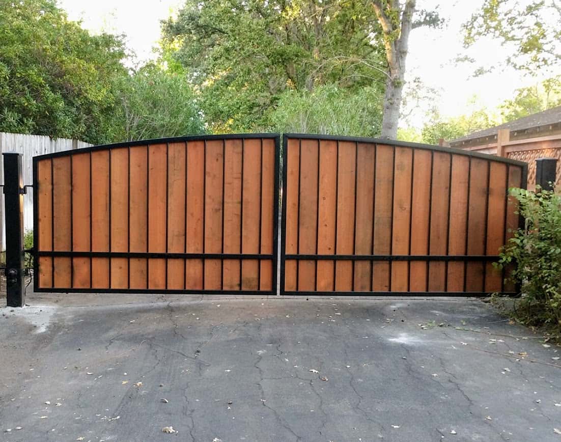 Read more about the article Adding Value to Your Home with an Automatic Driveway Gate