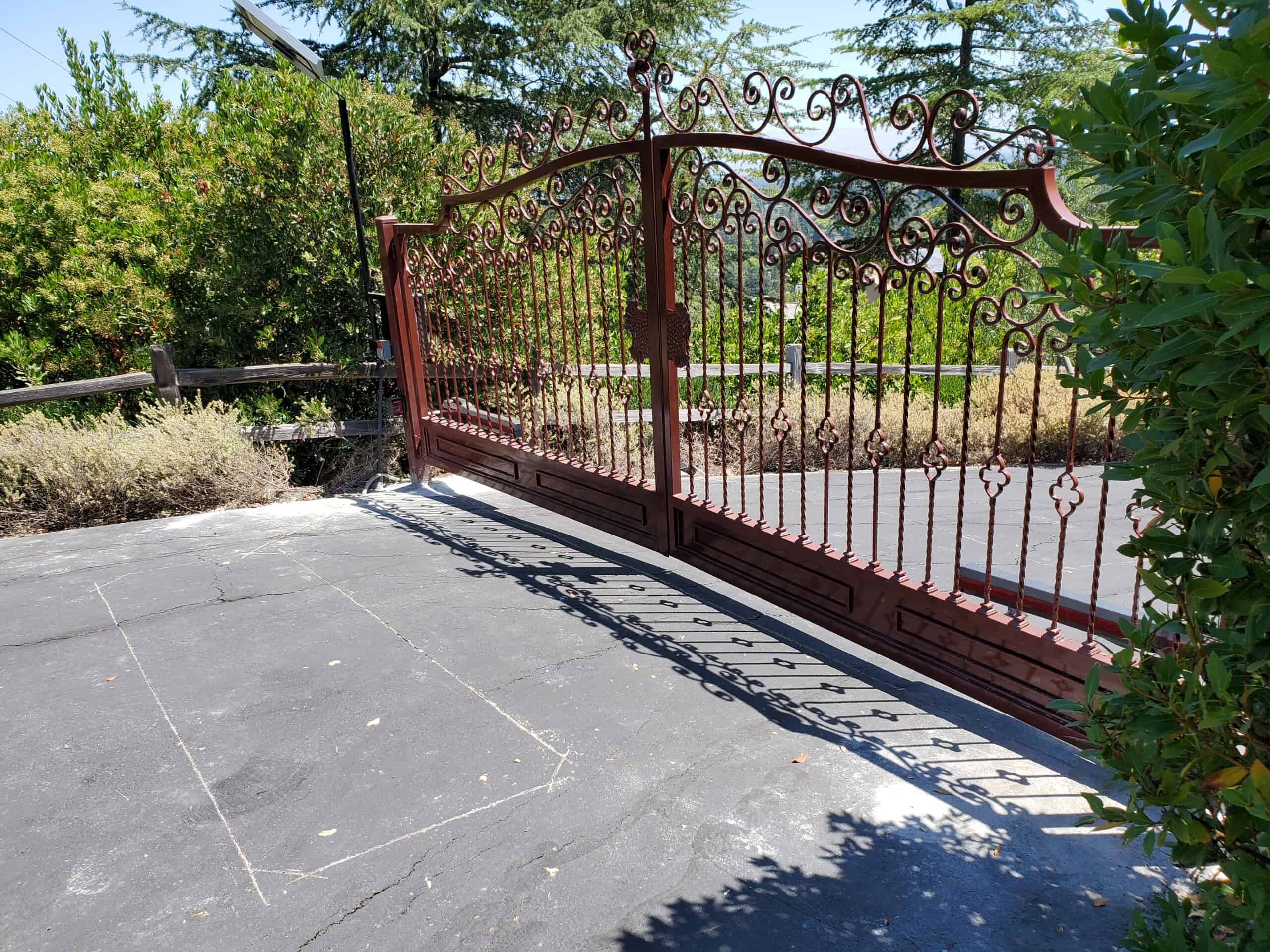 Read more about the article The benefits of wrought iron pedestrian gates for hospitals and medical complexes.