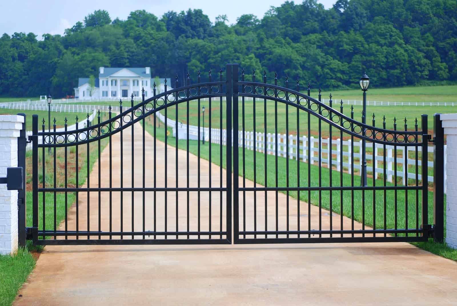 Read more about the article The top wrought iron gate styles for Cape Cod-style homes