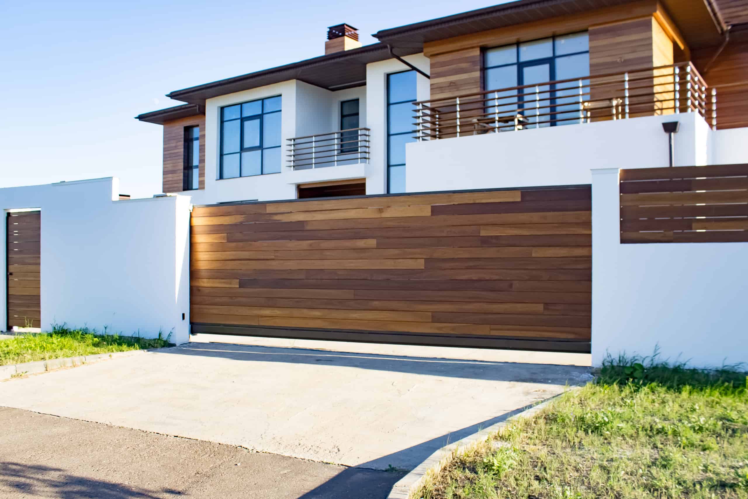 Read more about the article Installing a Smart Automatic Driveway Gate System: A Cost-Effective Solution