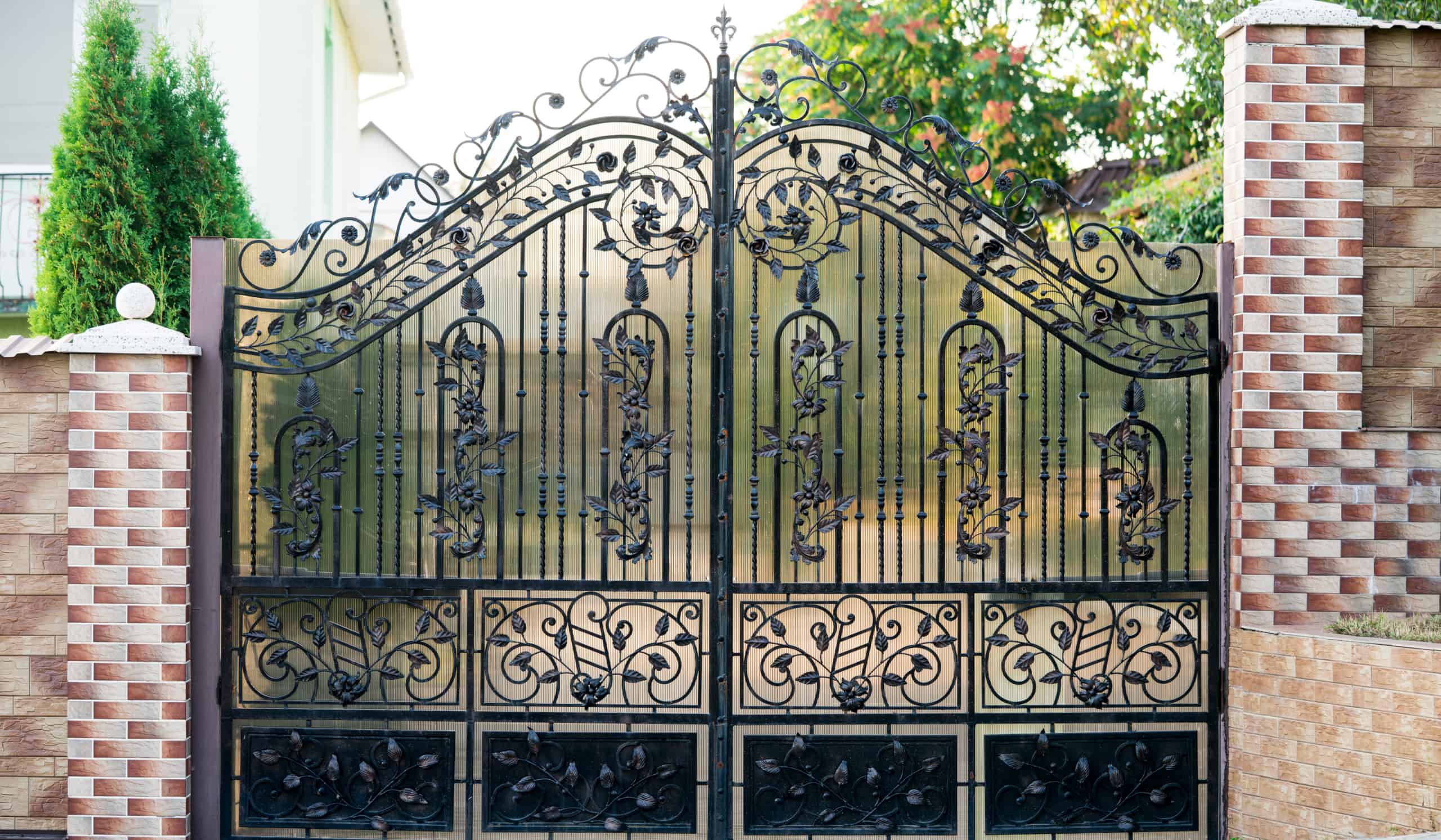 Read more about the article The advantages of wrought iron pedestrian gates for small businesses