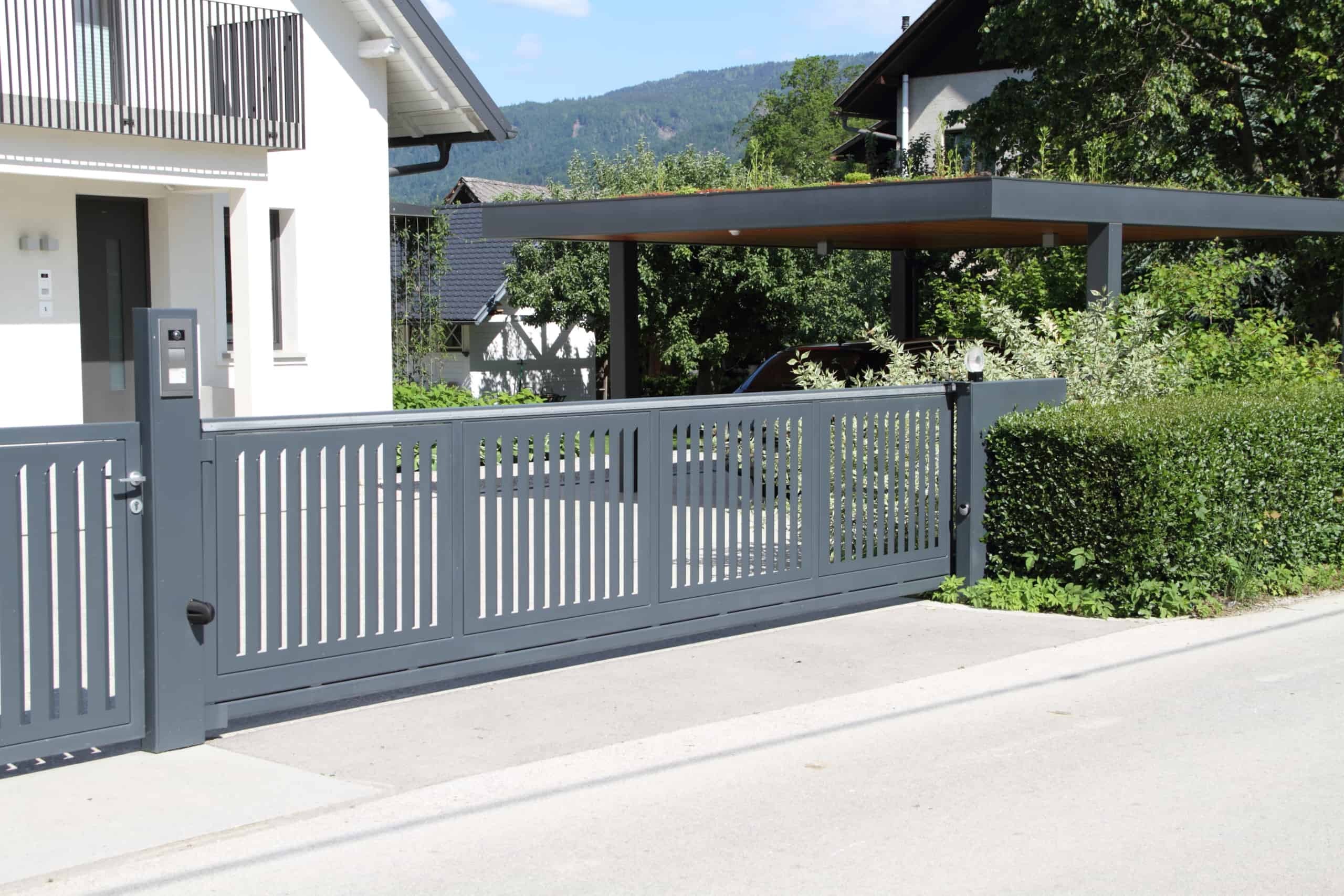 Read more about the article The Best Automatic Driveway Gate Installers in Your Area
