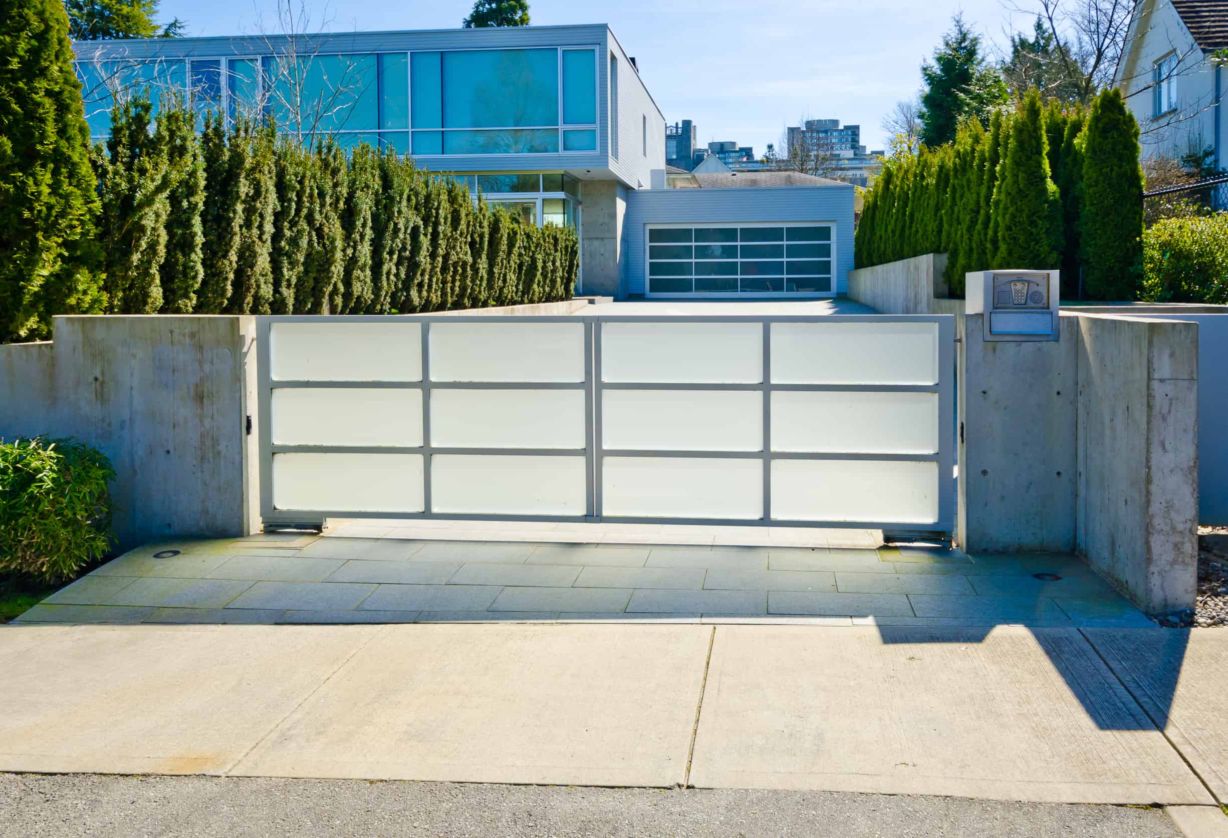 Read more about the article Automatic Driveway Gates and Small Business Security