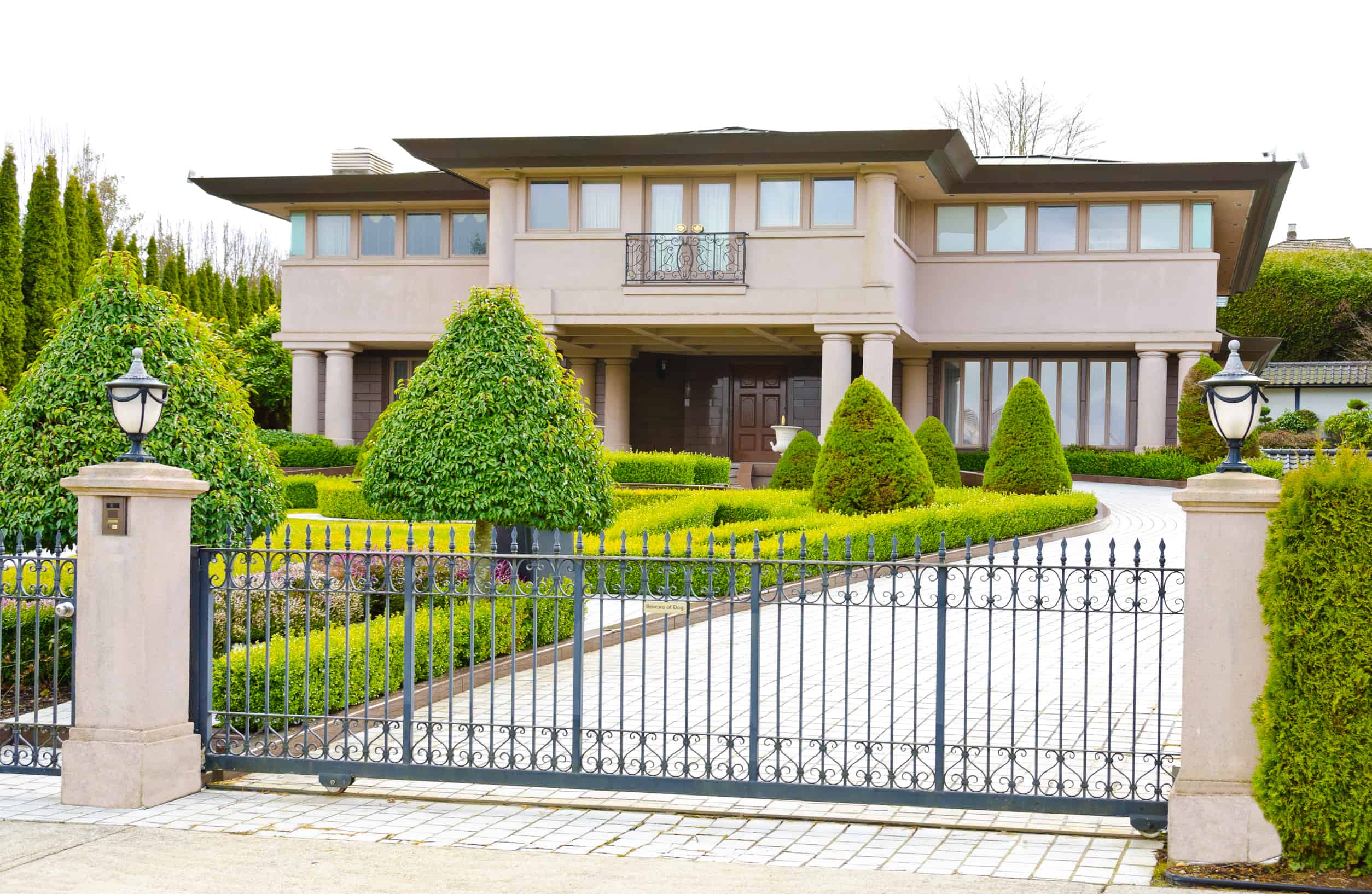 Read more about the article Sliding Driveway Gates: A Sophisticated Touch to Your Home